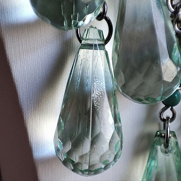Acrylic Lucite Faceted Teardrop Glass Opaque Seafoam Necklace Silver Tone EUC - Picture 4 of 11
